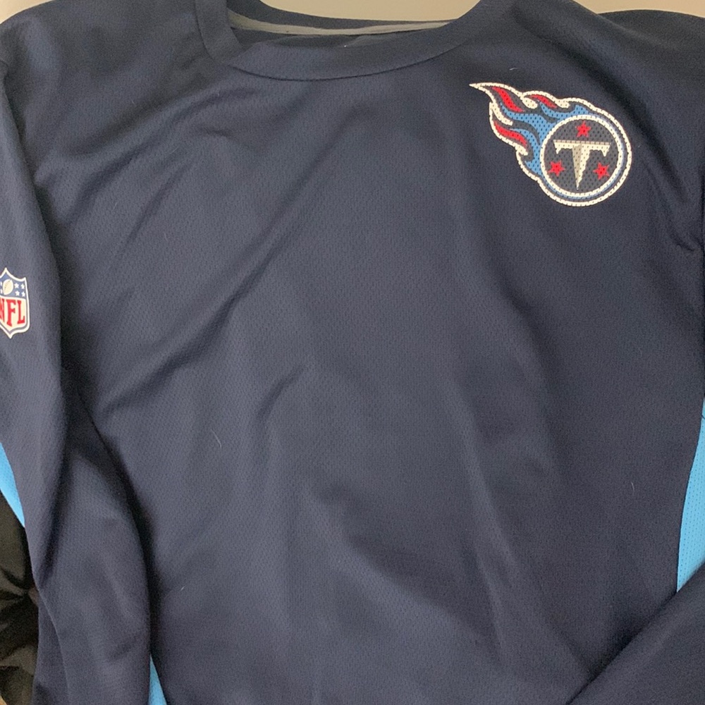 Tennessee Titan NFL ONFIELD Apparel. Dri Fit Size Large. Excellent Condition!